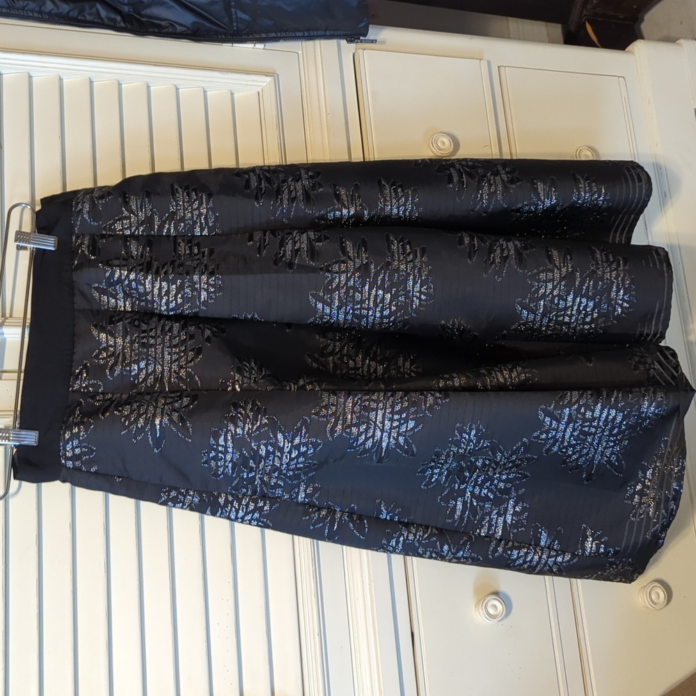 White House Black Market Midi black women skirt size 6